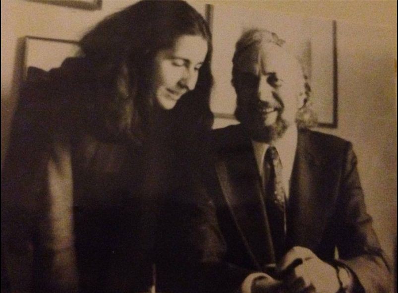 Εκλογές του 1997, με την κόρη του Έρη Ρίτσου. Πηγή: www.yannisritsos.gr